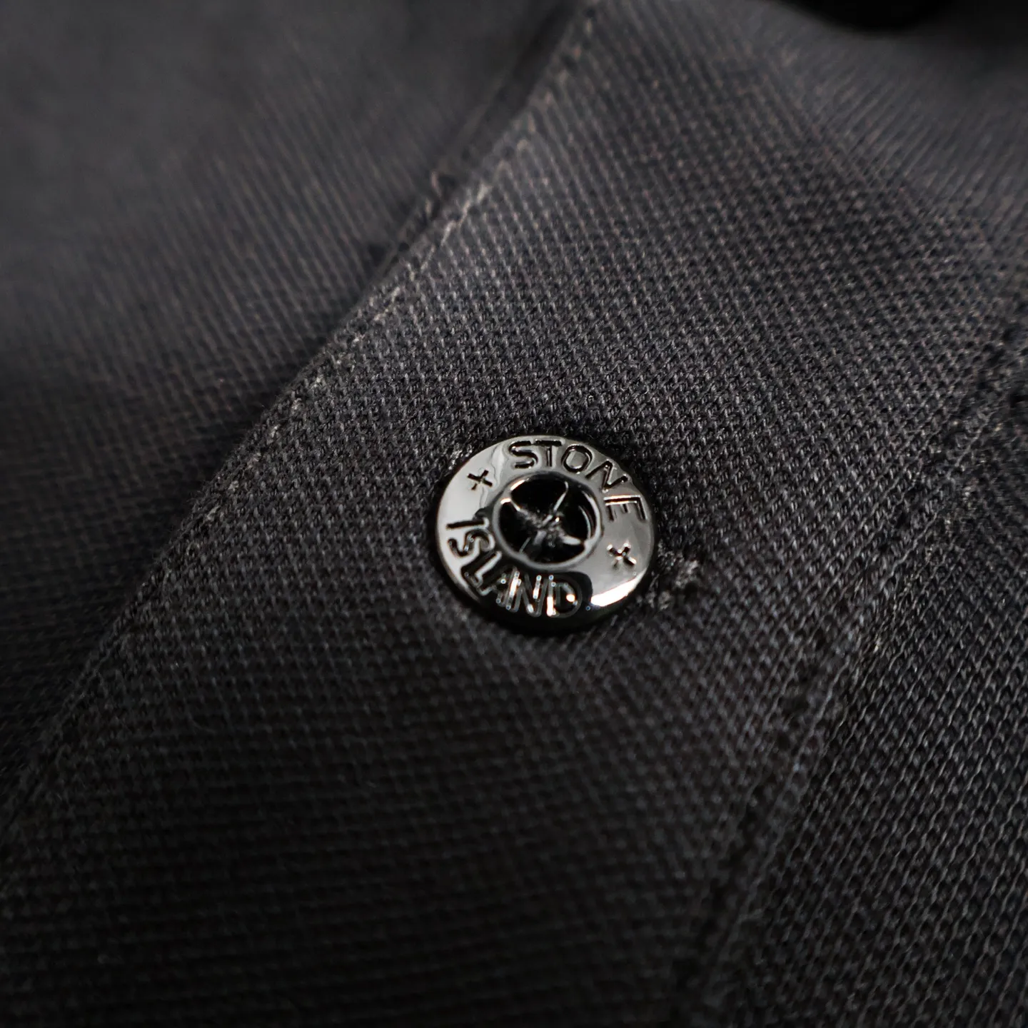 P320 [Exclusive supply] Stonelsland Stone Island emblem polo shirt, customized pique pure cotton sateen, breathable air cotton, enjoy the cloud cotton feel, soft and waxy to the touch. The infrared positioning of the "Stone Island Badge Patch" using imported special aircraft is more accurate and firm. The fabrics have been washed to give them a better feel and texture. They are not easy to deform, shrink or fade, and maintain their long-lasting beauty. Accessories: Customized 1:1 Stone Island patches, customized 1:1 Stone Island laser buttons. Size:S-M-L-XL